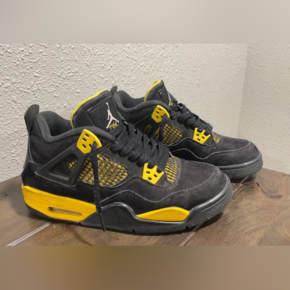 Nike Air Jordan 4 Retro "Thunder"